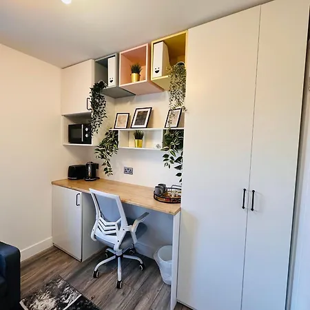 R3 - Newly Renovated Luxury Private En-suite In Harborne Park Road - *