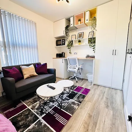 Guest house R3 - Newly Renovated Luxury Private En-suite In Harborne Park Road -