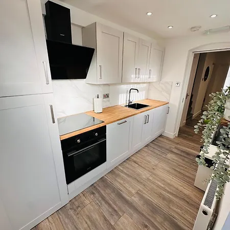 R3 - Newly Renovated Luxury Private En-suite In Harborne Park Road - Birmingham